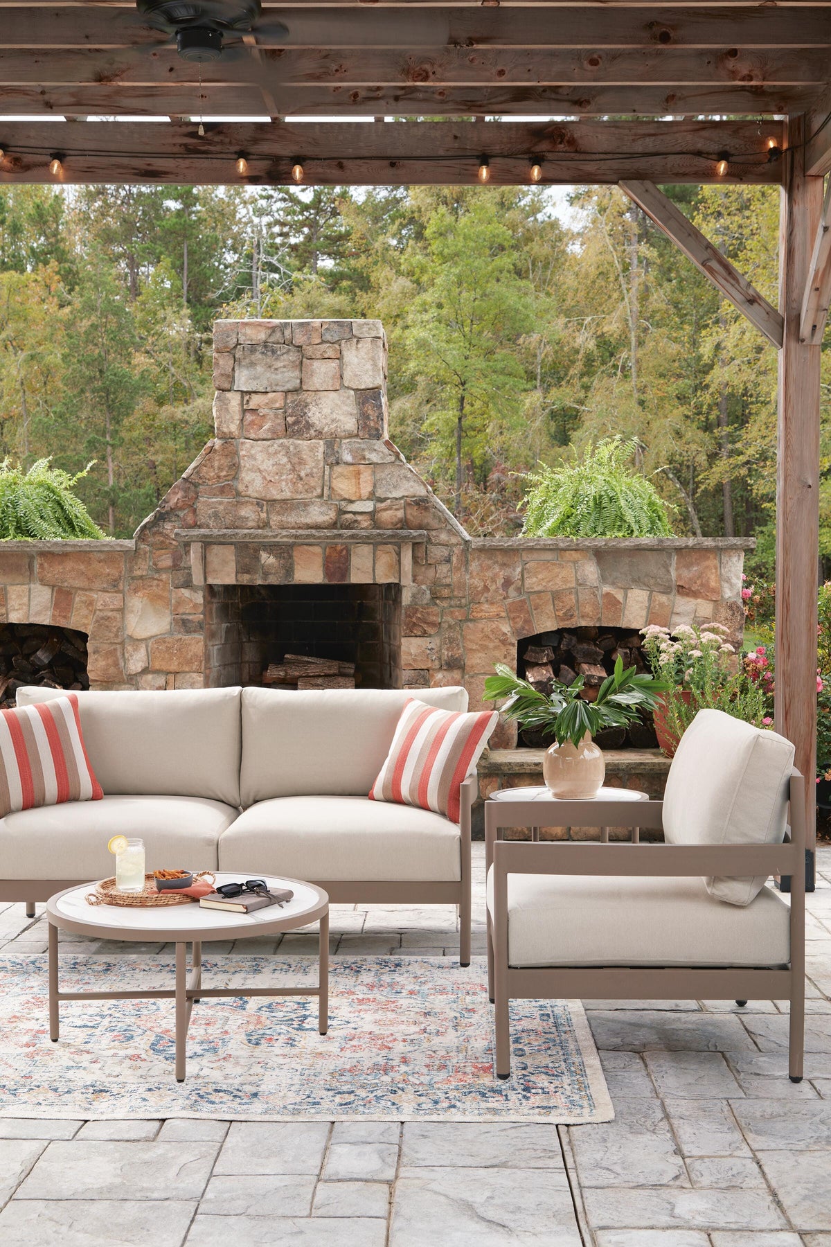 Bluff Trail Outdoor Love/Chairs/Tables Set (Set of 5)