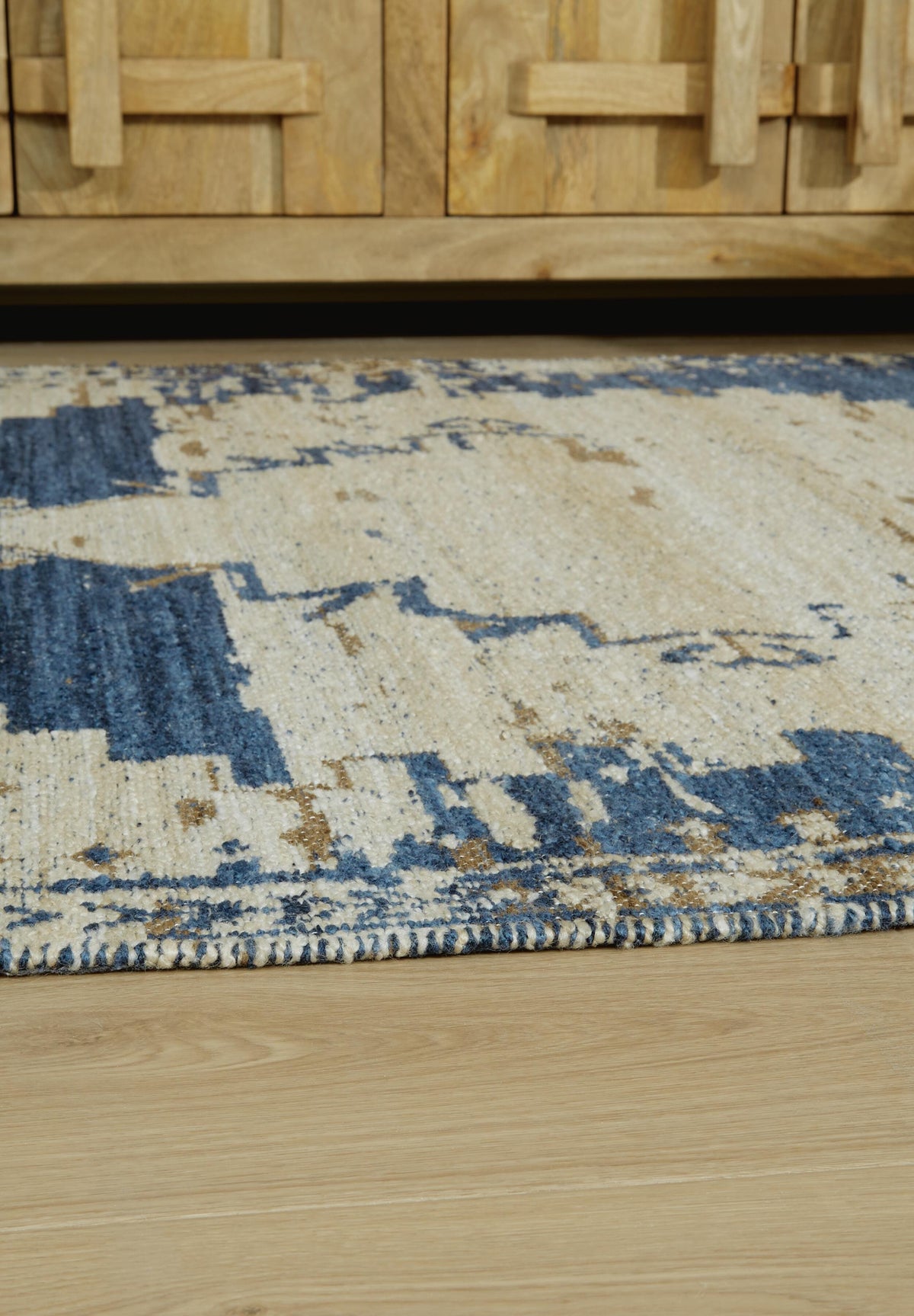 Varnler 10' x 14' Rug