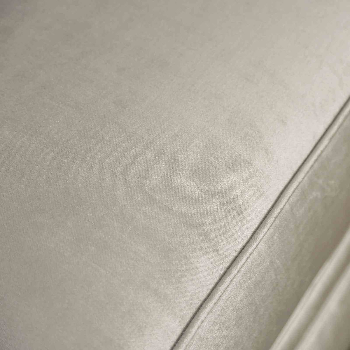 Elicia Loveseat