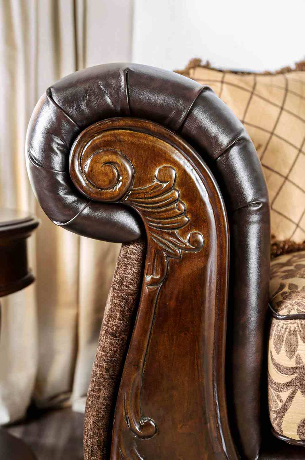 Quirino Sofa