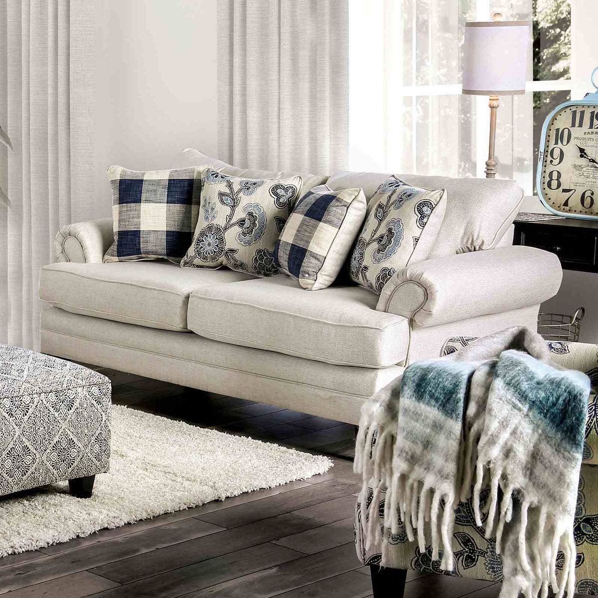 Nash Loveseat