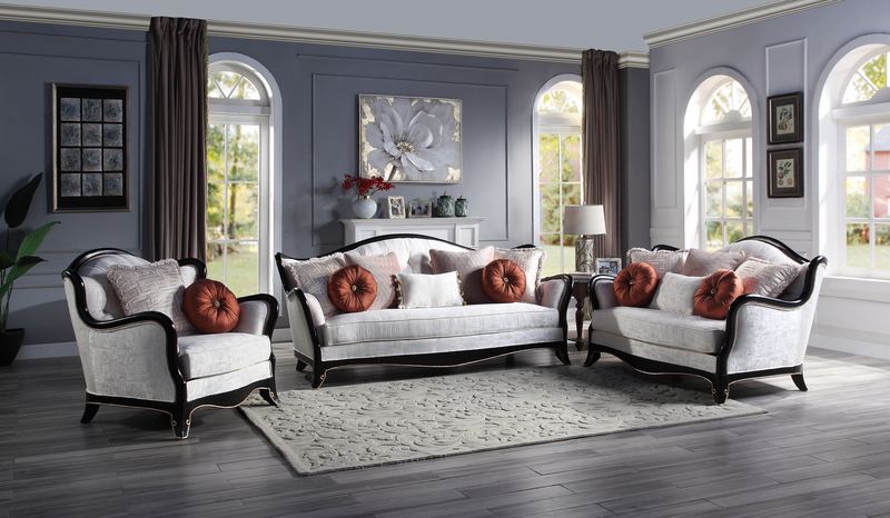 Nurmive Chair w/2 Pillows