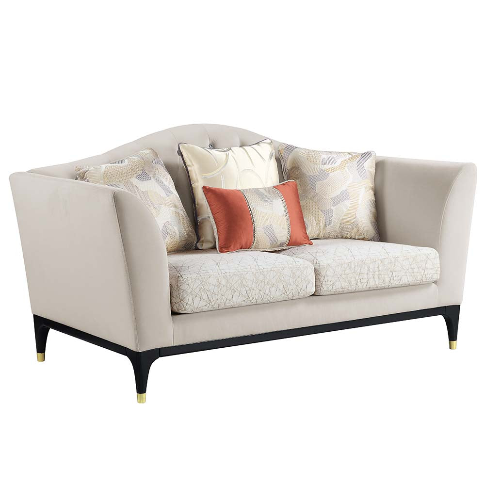 Tayden Loveseat w/4 Pillows